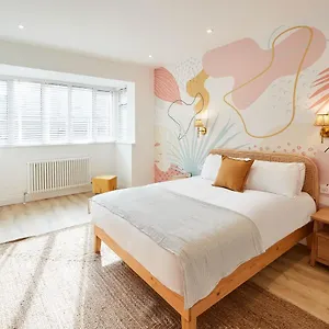 Host & Stay - The Beach House @ Scarborough Hotel Scarborough