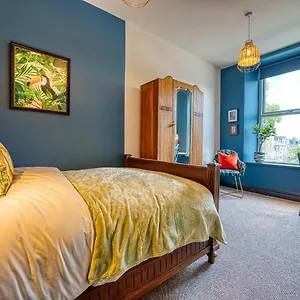 New! Unique - Perfect For Business Guest house Keighley