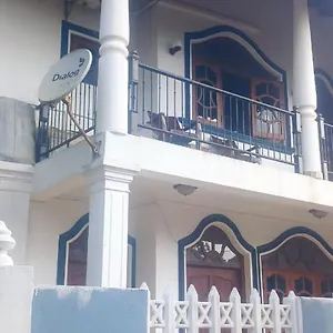 Oviniru Hotel Negombo