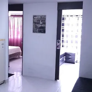 Apartamento Centro! San Lorenzo - Downtown - Apto Con 2 Hab & Parqueadero, Medellín