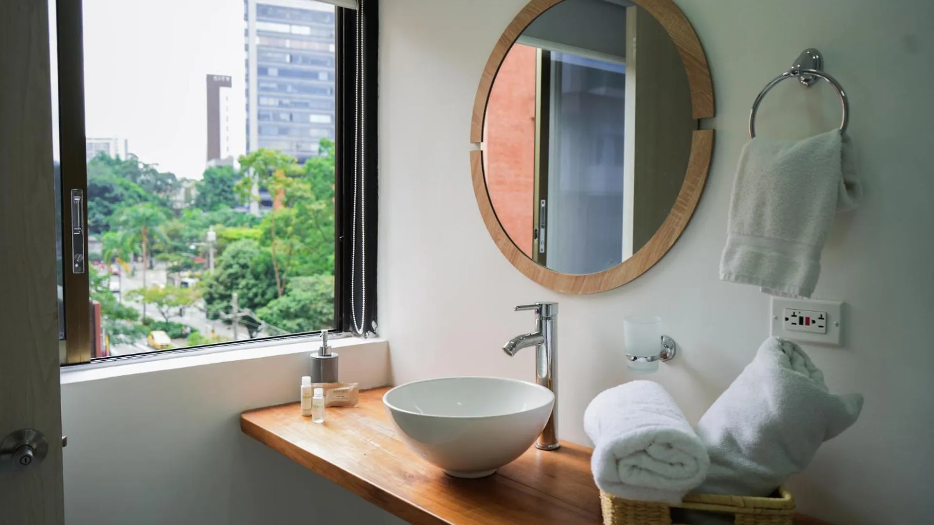 Hotel Bambu Milla De Oro Medellín 0*,  Colombia